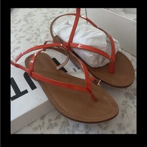 SCHUTZ Flame Orange Verniz Sandals